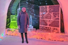 Северяне посетили самое большое строение из снега и льда в регионе 