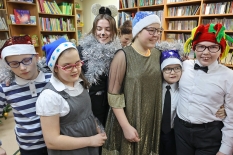 Новогодний калейдоскоп «Сияет ёлочка огнями»