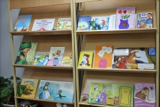 Выставка книг для детей «Мама...Слова нет милей на свете!» 