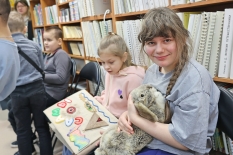 Мурманские школьники прикоснулись к миру особой книги 