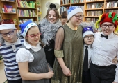 Новогодний калейдоскоп «Сияет ёлочка огнями» 
