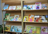 Выставка книг для детей «Мама...Слова нет милей на свете!» 